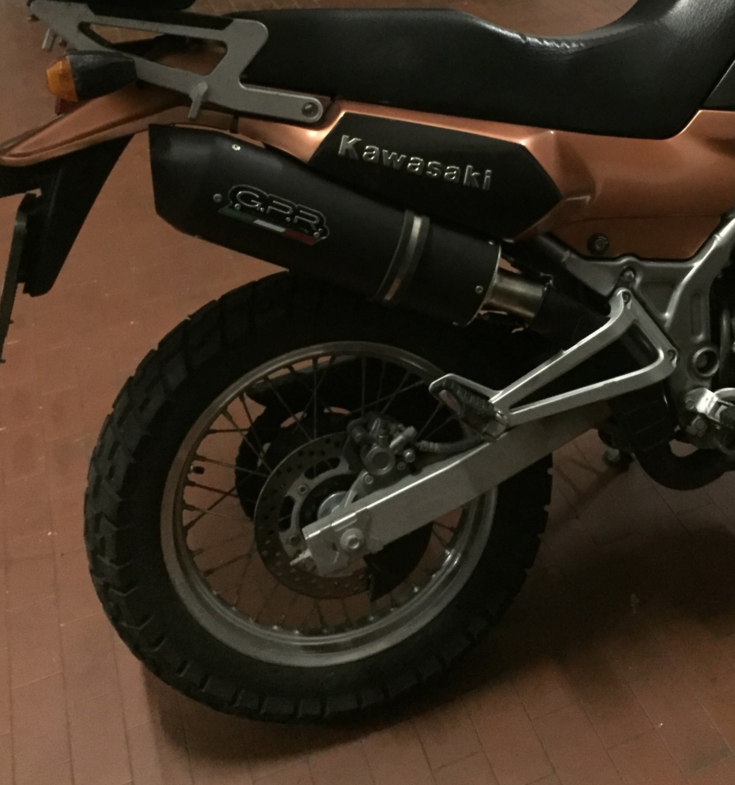 Esapament GPR compatibil cu Kawasaki Kle 500 1991 Evacuare slip-on omologata, inclusiv db killer detașabil și cot de legătură,Furore Poppy