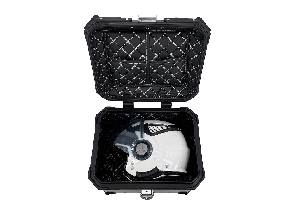 Top case GPR TECH  Bmw G 310 Gs 2022/2024 e5 Zwart Topcase din aluminiu, culoare neagră, cu placă specifică inclusă Capacitate 26 litri.