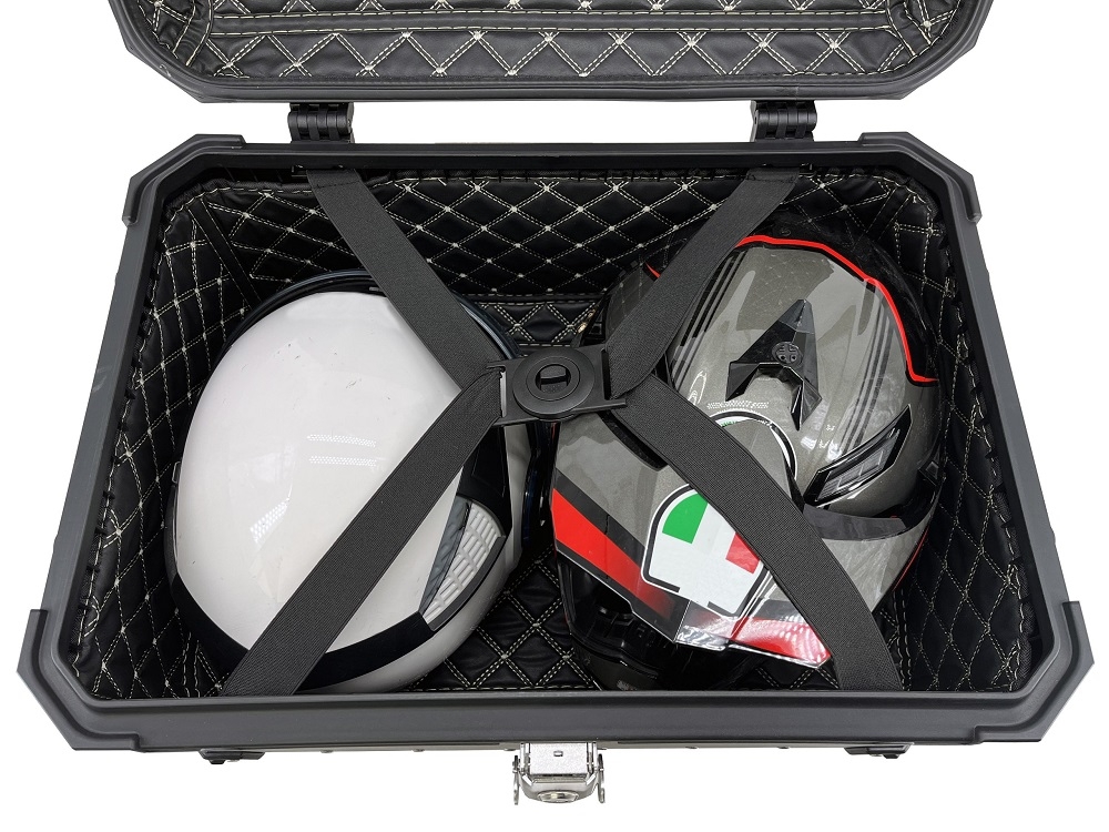 Top case GPR TECH  Bmw F 800 Gs 2008/2015 Zilver Topcase din aluminiu, culoare argintie, cu placă specifică inclusă Capacitate 55 litri.