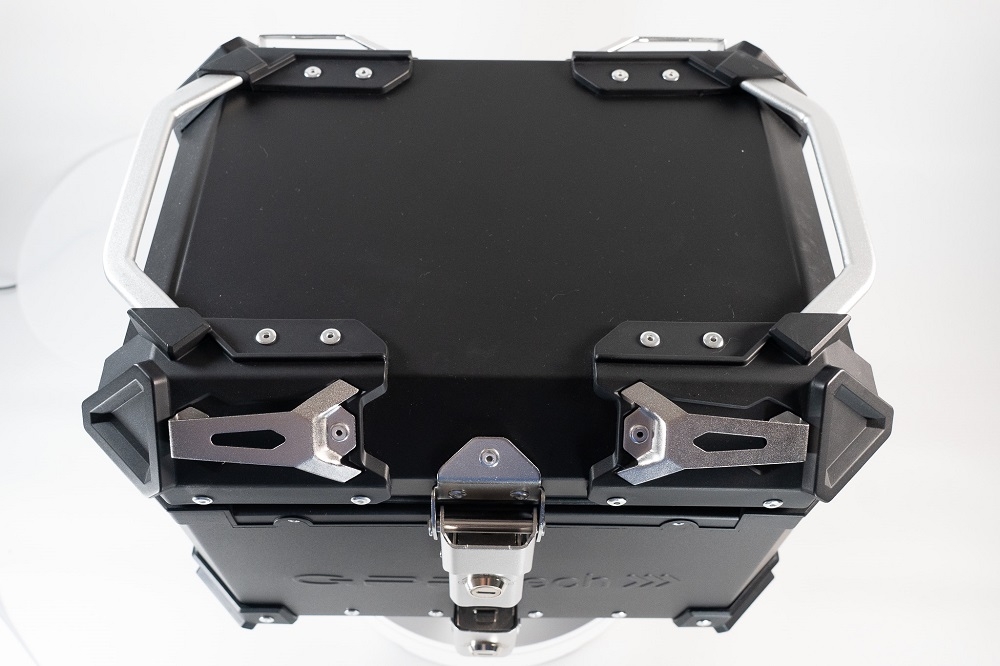 GPR TECH TOP CASE ALPI-TECH 45 LT. BLACK Top case in aluminum,including soft backrest, black color with universal plate  Capacity 45 LT.