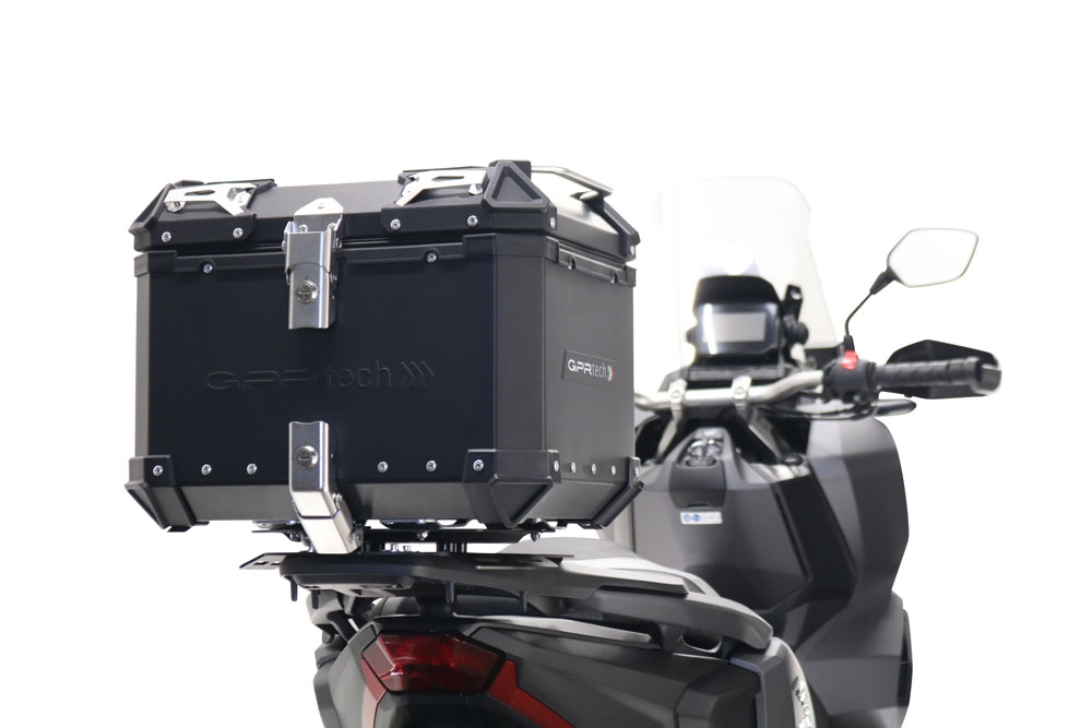 Top case GPR TECH  Honda Adv 350 2022/2024 e5 Zwart Topcase din aluminiu, culoare neagră, cu placă specifică inclusă Capacitate 45 litri.