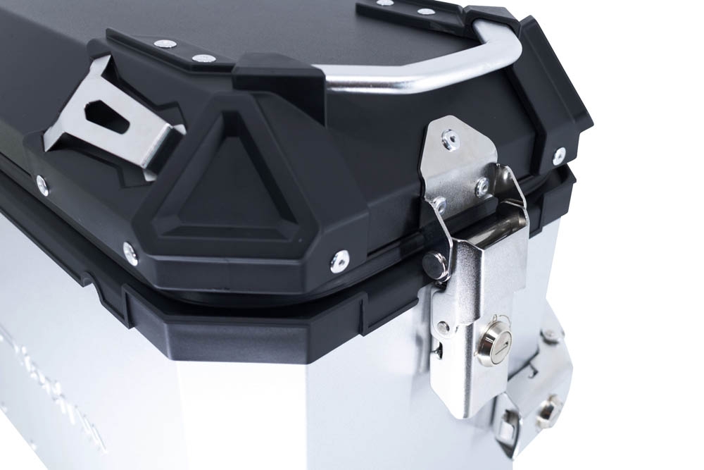 GPR TECH Uyumlu  Bmw F 800 Gs 2024/2025 e5 Zilver Pereche de cutii laterale din aluminiu cu partea dreaptă conturată, culoare argintie, cu suport specific pentru geantă Capacitate 38 litri + 32 litri.