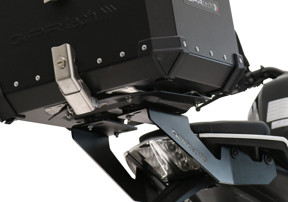 arka raf GPR TECH ile uyumlu  Ktm Duke 125 2021/2023 e5 Zwart BAGAJ SPECIFIC CU PLACĂ DE TITAN - ALPITECH 35 LT / 45 LT compatibil cu portbagajul original, fabricat din titan cu 4 puncte de ancorare