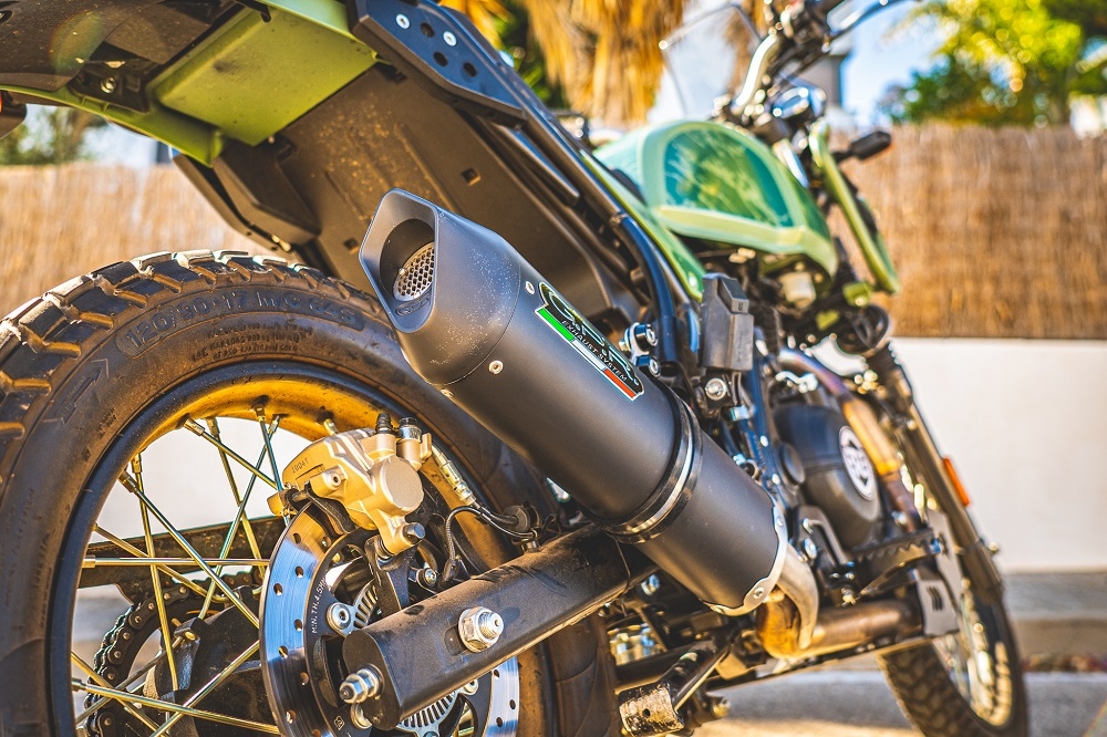 Exhaust compatible with Royal Enfield Himalayan 410 DIAM 42.5 2017-2020, Furore Evo4 Nero, Homologated legal slip-on exhaust including removable db killer, link pipe and catalyst