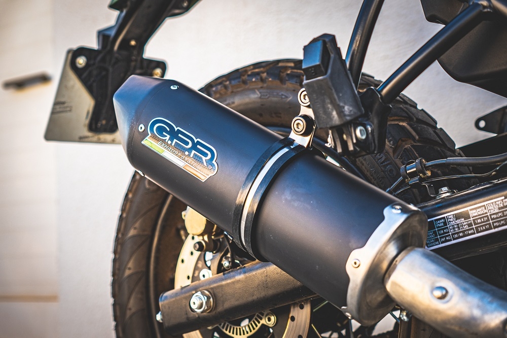 Exhaust compatible with Royal Enfield Himalayan 410 DIAM 42.5 2017-2020, Furore Evo4 Nero, Homologated legal slip-on exhaust including removable db killer, link pipe and catalyst