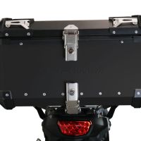 Top case GPR TECH  Suzuki V-Strom Dl 650 2017/2020 e4 Zwart Topcase din aluminiu, culoare neagră, cu placă specifică inclusă Capacitate 55 litri.