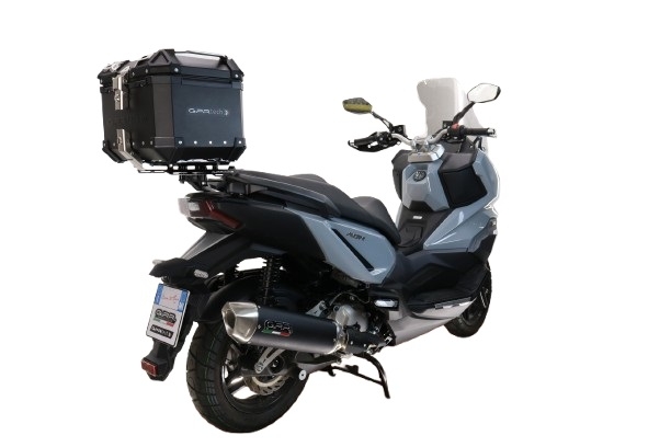 Top case GPR TECH  Sym ADX 300 2024/2026 e5 Plus Zwart Topcase din aluminiu, culoare neagră, cu placă specifică inclusă Capacitate 26 litri.