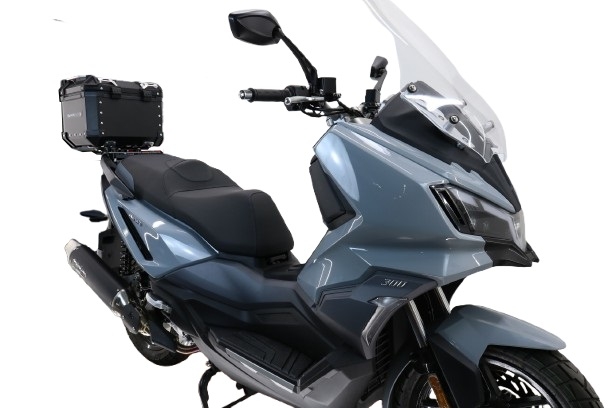 Top case GPR TECH  Sym ADX 300 2024/2026 e5 Plus Zwart Topcase din aluminiu, culoare neagră, cu placă specifică inclusă Capacitate 26 litri.