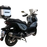 Top case GPR TECH  Sym ADX 300 2024/2026 e5 Plus Zilver Topcase din aluminiu, culoare argintie, cu placă specifică inclusă Capacitate 26 litri.