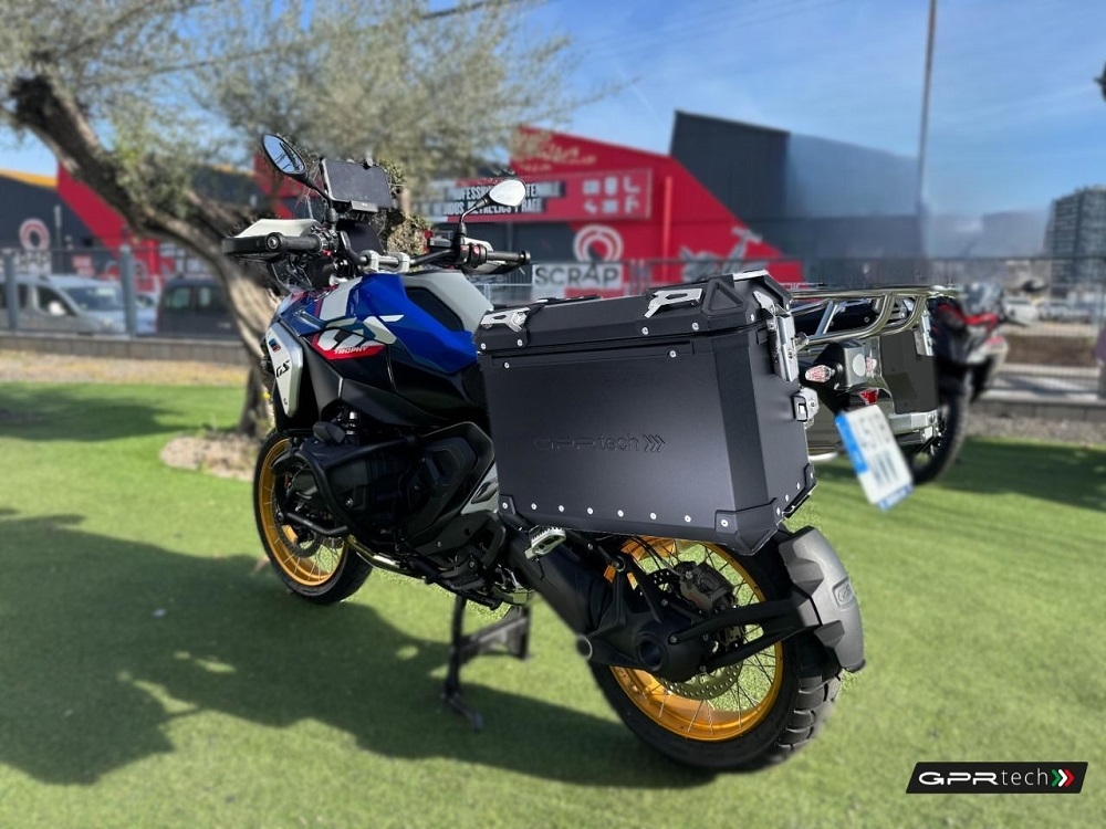 GPR TECH Uyumlu  BMW R 1300 GS Adventure 2023/2025 Zwart Pereche de cutii laterale din aluminiu, culoare neagră, cu suport specific pentru geantă Capacitate 38 litri + 38 litri.