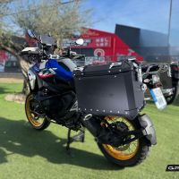 GPR TECH Uyumlu  BMW R 1300 GS Adventure 2023/2025 Zwart Pereche de cutii laterale din aluminiu, culoare neagră, cu suport specific pentru geantă Capacitate 38 litri + 38 litri.