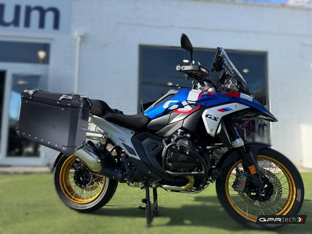 GPR TECH Uyumlu  BMW R 1300 GS Adventure 2023/2025 Zwart Pereche de cutii laterale din aluminiu, culoare neagră, cu suport specific pentru geantă Capacitate 38 litri + 38 litri.