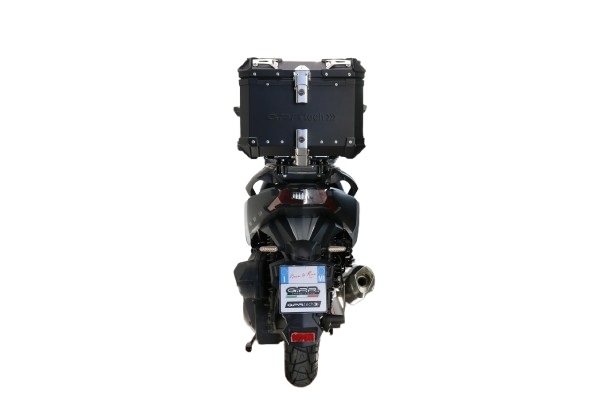 Top case GPR TECH  Sym ADX 300 2024/2026 e5 Plus Zwart Topcase din aluminiu, culoare neagră, cu placă specifică inclusă Capacitate 35 litri.
