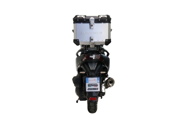 Top case GPR TECH  Sym ADX 300 2024/2026 e5 Plus Zilver Topcase din aluminiu, culoare argintie, cu placă specifică inclusă Capacitate 26 litri.
