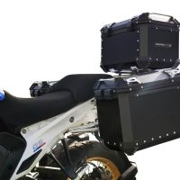 GPR TECH Uyumlu  BMW R 1300 GS Adventure 2023/2025 Zwart Kit triptic fabricat în culoarea neagră, cu Topcase 45 Lt + cufere laterale 38 Lt + 38 Lt + suport portbagaj general Capacitate topcase 45 L + capacitate valize laterale 38 L + 38 L.