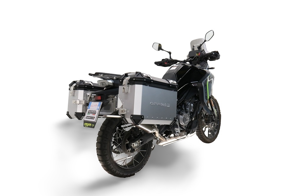 GPR TECH Uyumlu  Cf Moto 450MT 2023/2025 Euro5 Plus Zilver Pereche de cutii laterale din aluminiu cu partea dreaptă conturată, culoare argintie, cu suport specific pentru geantă Capacitate 38 litri + 32 litri.