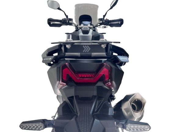 Top case GPR TECH  Sym ADX TG 400 2024/2026 e5 Plus Zwart Topcase din aluminiu, culoare neagră, cu placă specifică inclusă Capacitate 26 litri.