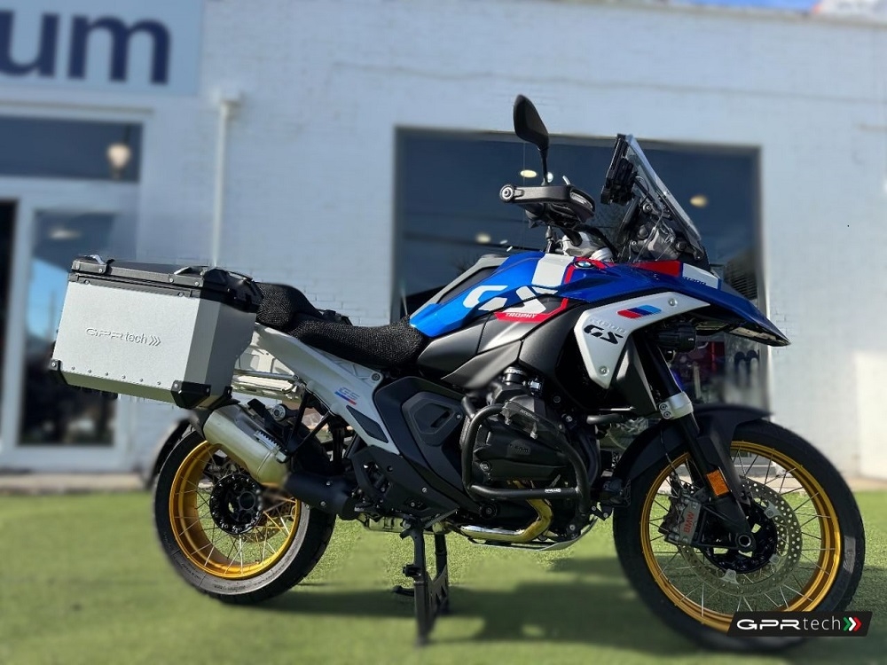 GPR TECH Uyumlu  BMW R 1300 GS Adventure 2023/2025 Zilver Pereche de cufere laterale din aluminiu, culoare argintie, cu suport specific pentru geantă Capacitate 38 litri + 38 litri.