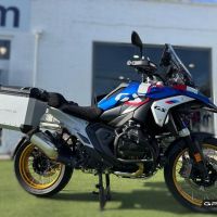 GPR TECH Uyumlu  BMW R 1300 GS Adventure 2023/2025 Zilver Pereche de cufere laterale din aluminiu, culoare argintie, cu suport specific pentru geantă Capacitate 38 litri + 38 litri.