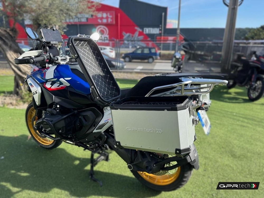 GPR TECH Uyumlu  BMW R 1300 GS Adventure 2023/2025 Zilver Pereche de cufere laterale din aluminiu, culoare argintie, cu suport specific pentru geantă Capacitate 38 litri + 38 litri.