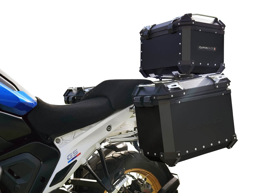 GPR TECH Uyumlu  BMW R 1300 GS 2023/2025 Zwart Kit triptic fabricat în culoarea neagră, cu Topcase 45 Lt + cufere laterale 38 Lt + 38 Lt + suport portbagaj general Capacitate topcase 45 L + capacitate valize laterale 38 L + 38 L.