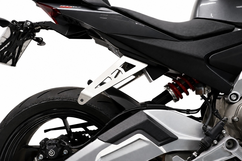 GPR compatibil cu Aprilia RS 660 2021 ,Staffa Pedana Passeggero / Muffler bracket
