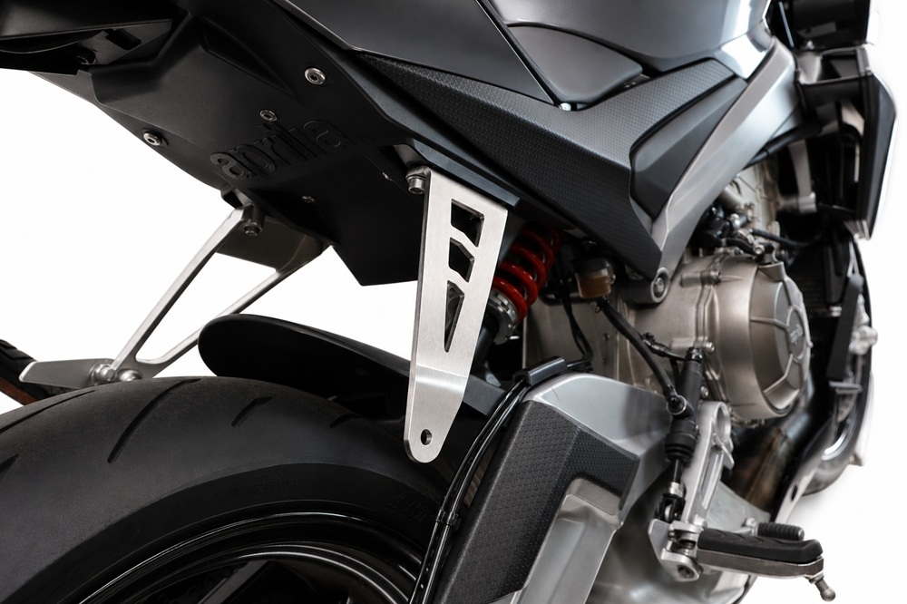 GPR compatibil cu Aprilia RS 660 2021 ,Staffa Pedana Passeggero / Muffler bracket