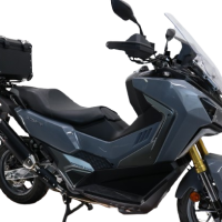Top case GPR TECH  Sym ADX TG 400 2024/2026 e5 Plus Zwart Topcase din aluminiu, culoare neagră, cu placă specifică inclusă Capacitate 26 litri.