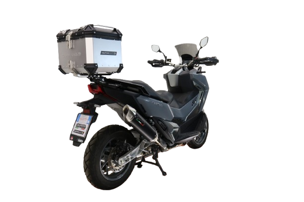 Top case GPR TECH  Sym ADX TG 400 2024/2026 e5 Plus Zilver Topcase din aluminiu, culoare argintie, cu placă specifică inclusă Capacitate 35 litri.