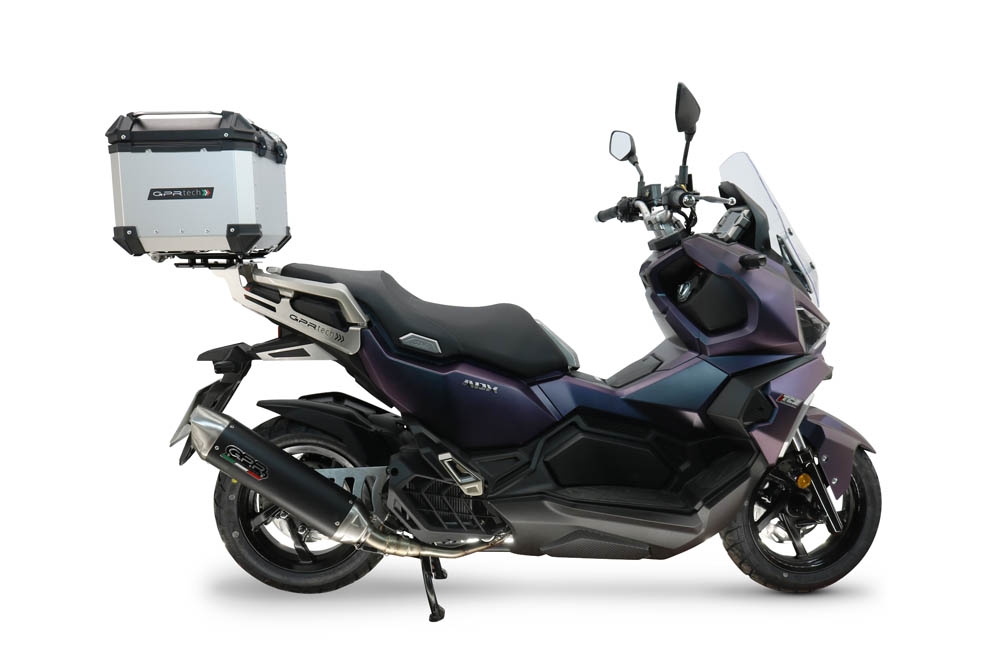 Top case GPR TECH  Sym ADX 125 2024/2026 e5 Plus Zilver Topcase din aluminiu, culoare argintie, cu placă specifică inclusă Capacitate 45 litri.