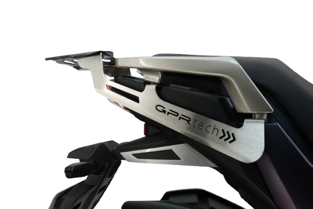 Top case GPR TECH compatible with  Sym ADX 125 2024/2026 e5 Plus GPR TECH Top case in aluminum, silver color with specific plate included Capacity 26 LT.