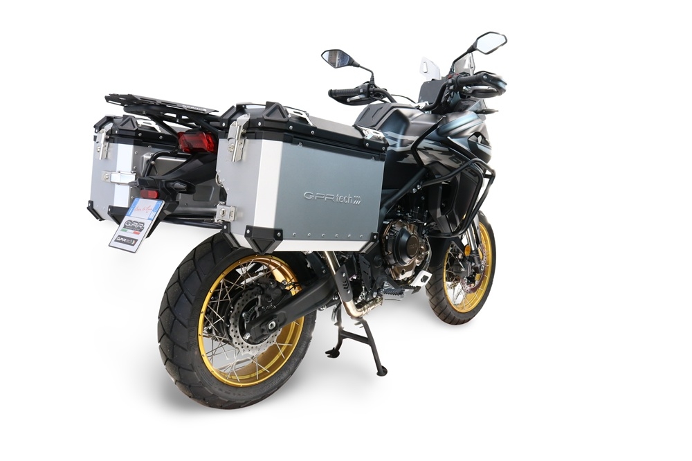 GPR TECH Uyumlu  Voge 625DSX 2024/2026 e5 Zilver Pereche de cutii laterale din aluminiu cu partea dreaptă conturată, culoare argintie, cu suport specific pentru geantă Capacitate 38 litri + 32 litri.